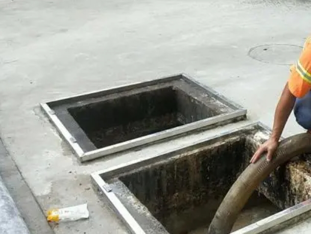 通道化粪池清理